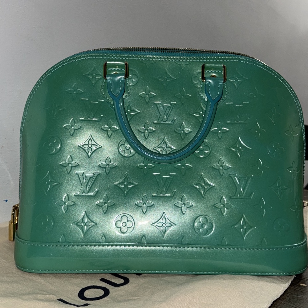 RARE Louis Vuittion Alma vernis bleu Lagoon - Picture 2 of 2